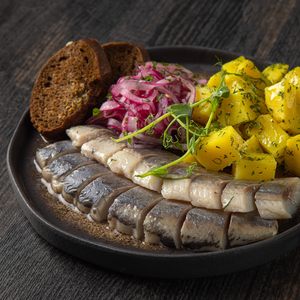 Сельдь с отварным картофелем