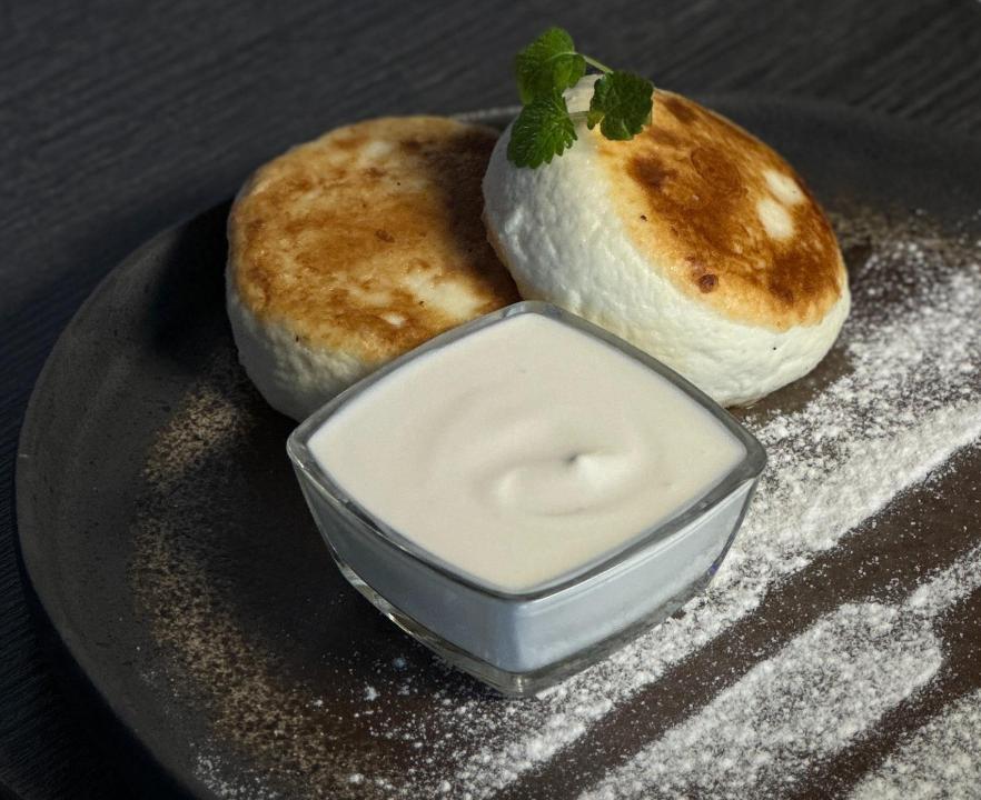 Сырники со сметаной