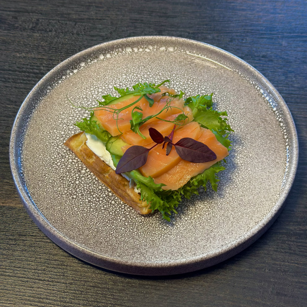 Вафля с лососем