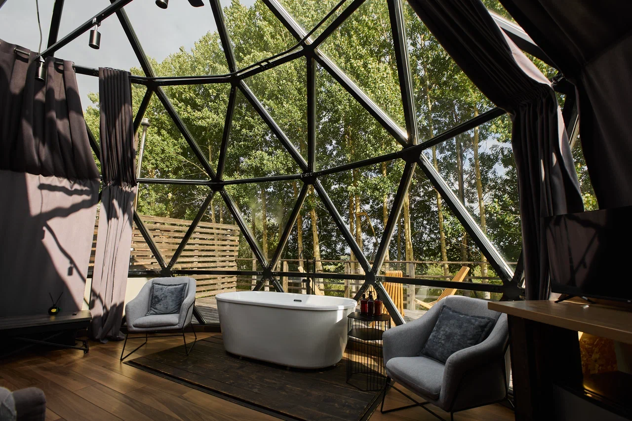 Дом сфера с душем и панорамной ванной