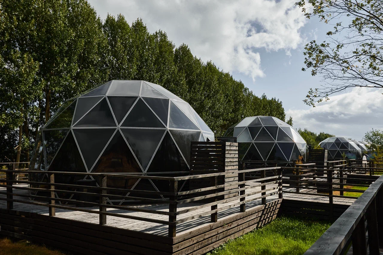 Дом сфера с душем и уединенной ванной