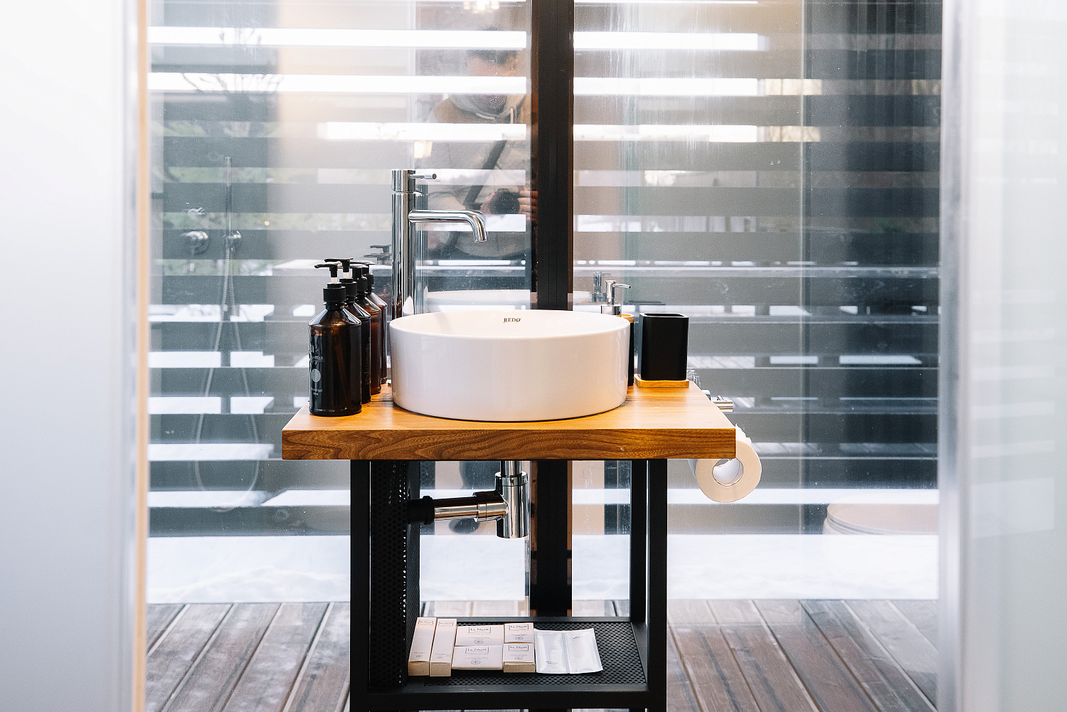 Зеркальный дом с душем