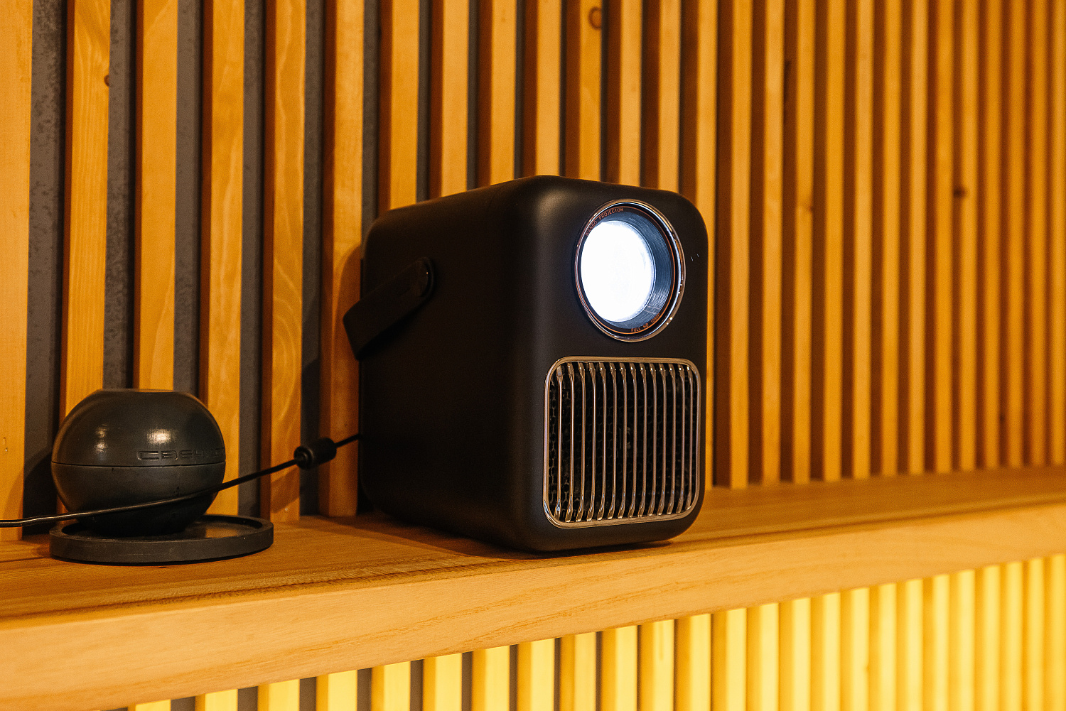 Зеркальный дом с ванной