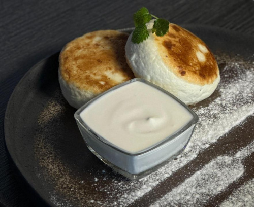 Сырники со сметаной