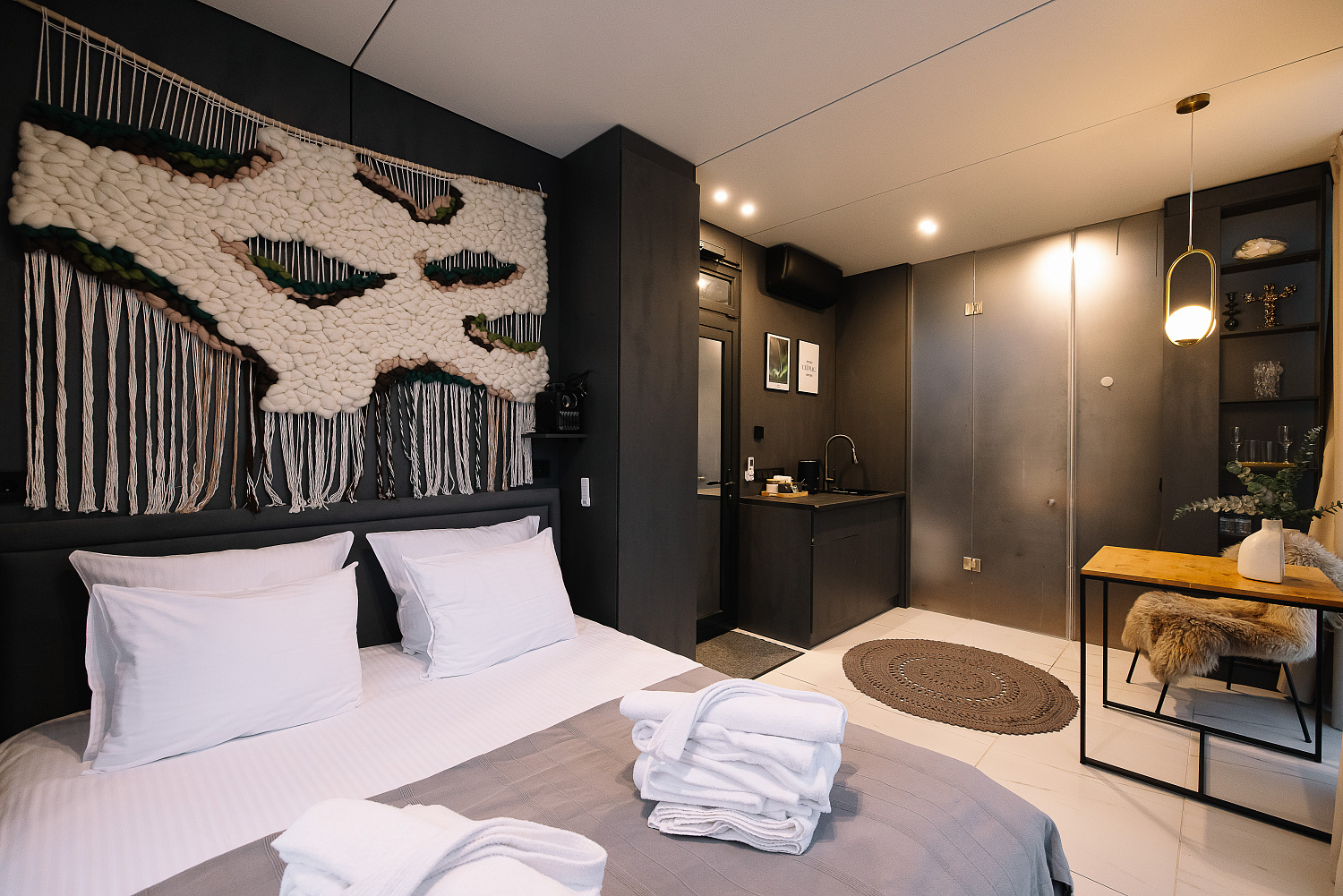 Зеркальный дом с душем