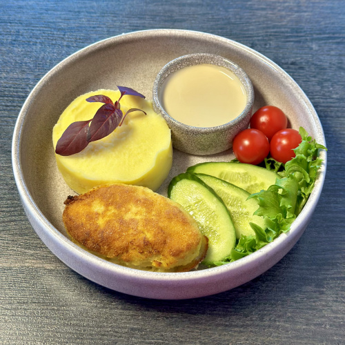 Котлетка из трески с картофельным пюре