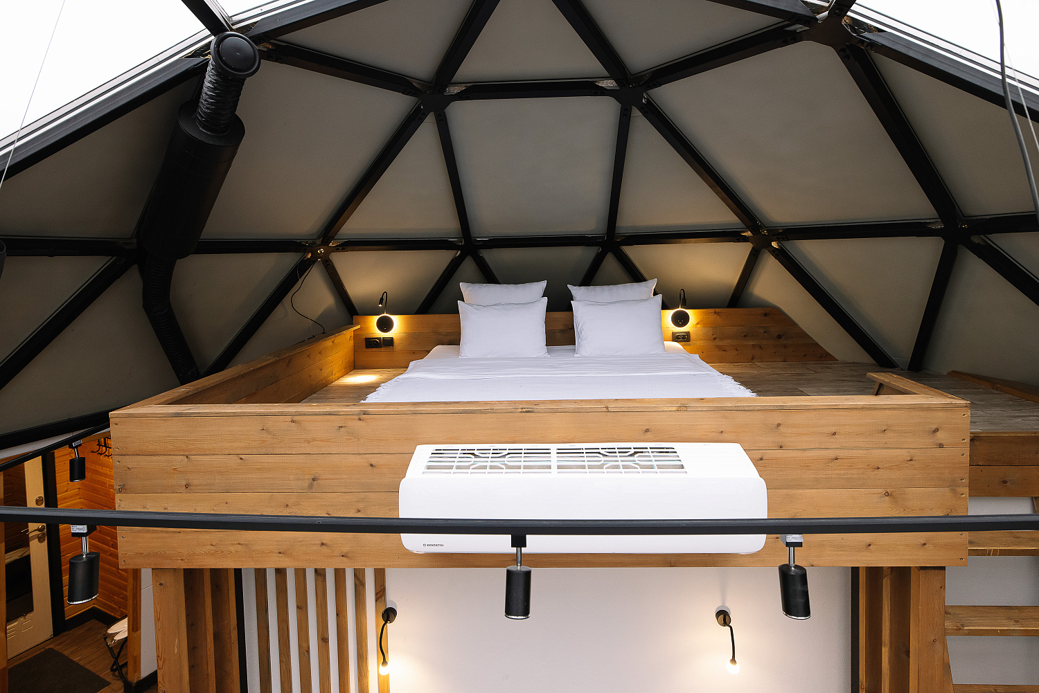 Дом сфера с душем и уединенной ванной